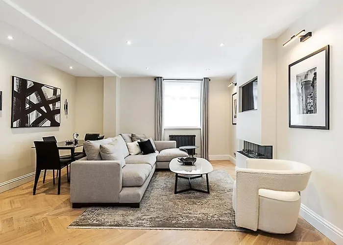 Urban Chic 2-Bedroom Mews Escape