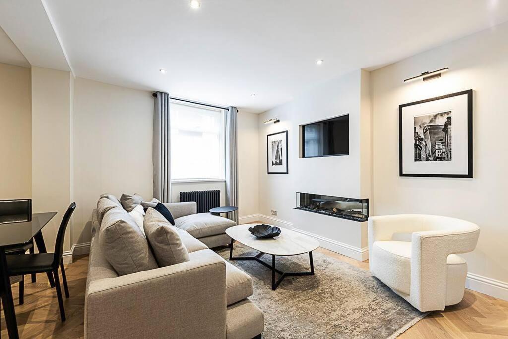Urban Chic 2-bedroom Mews Escape Londra