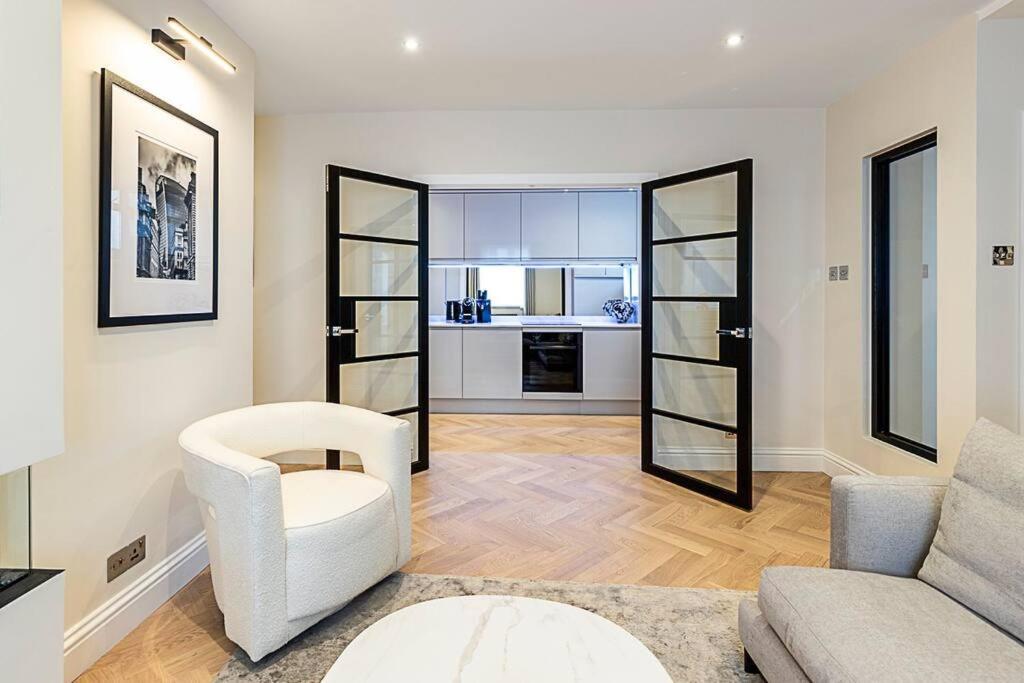 Urban Chic 2-bedroom Mews Escape Appartamento *