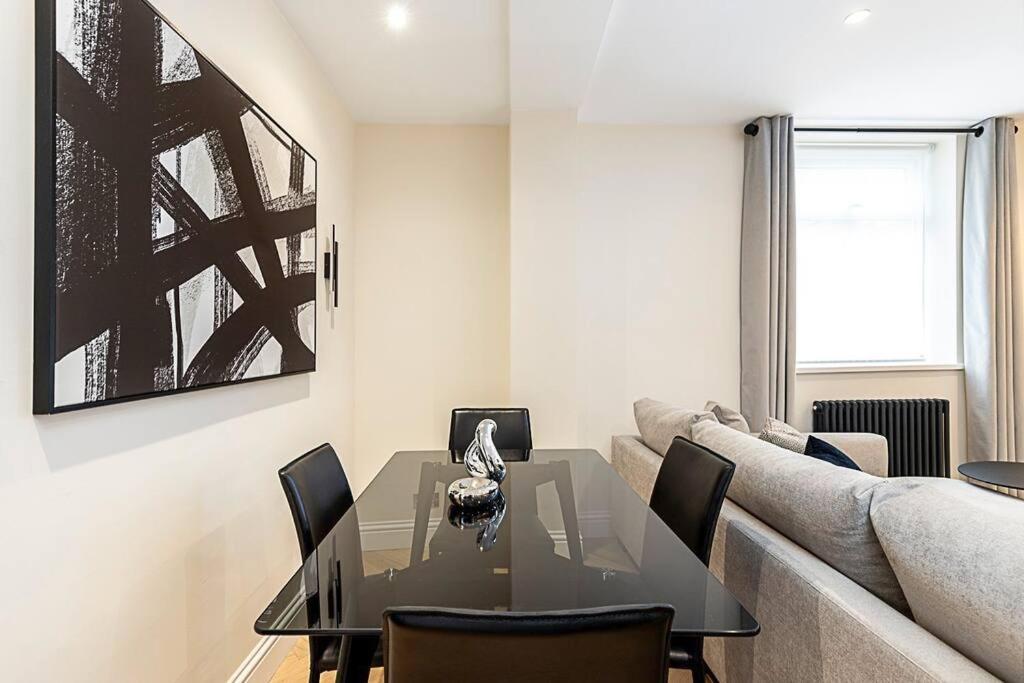 Urban Chic 2-bedroom Mews Escape Londra