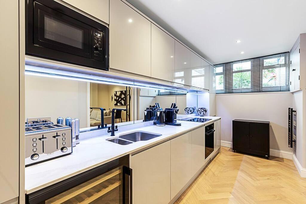 Urban Chic 2-bedroom Mews Escape * Londra