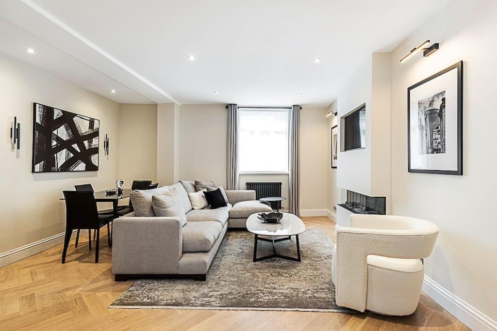 Urban Chic 2-bedroom Mews Escape Appartamento Londra